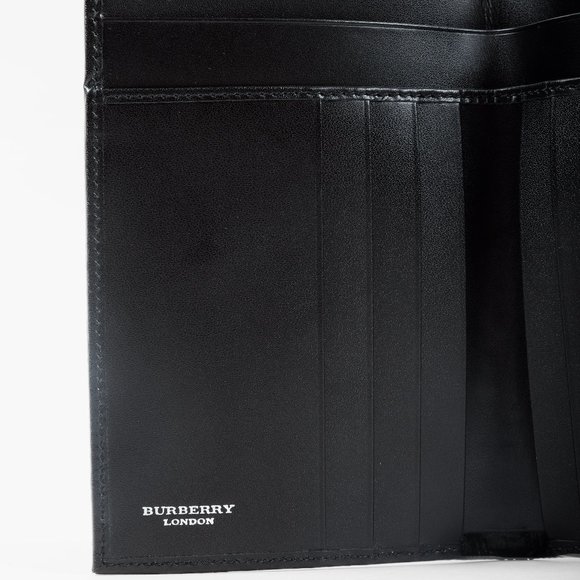 Burberry House Check Bifold Wallet - Picture 8 of 9